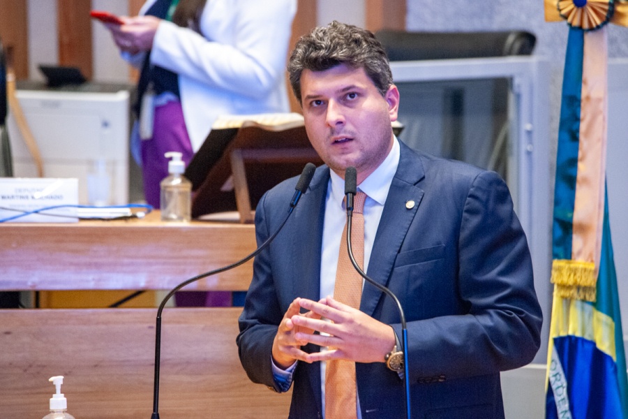 Eduardo Pedrosa articula reestruturação no Detran