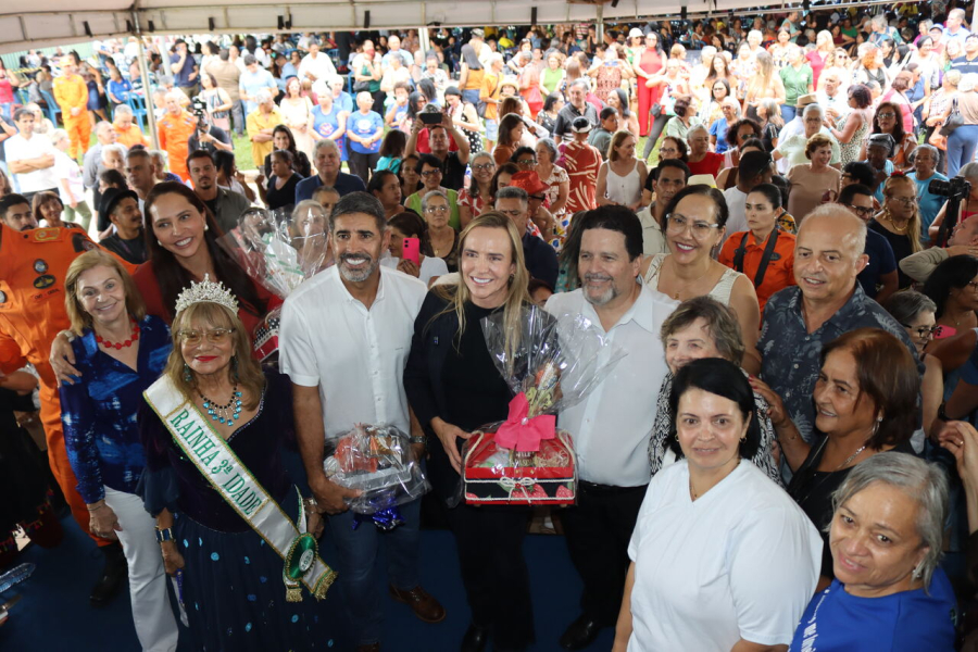 Forró reúne 2,5 mil idosos com Celina no DF