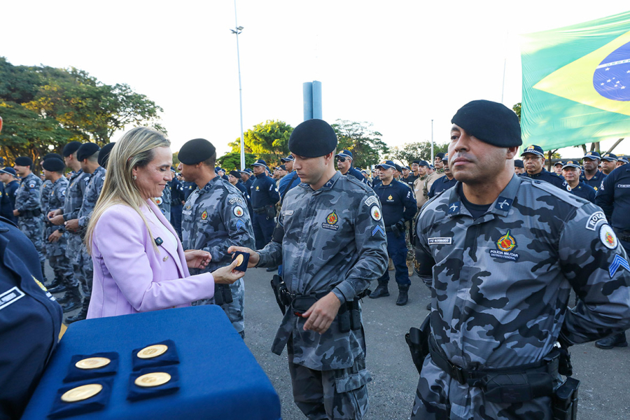 Celina valoriza PMs promovidos no DF