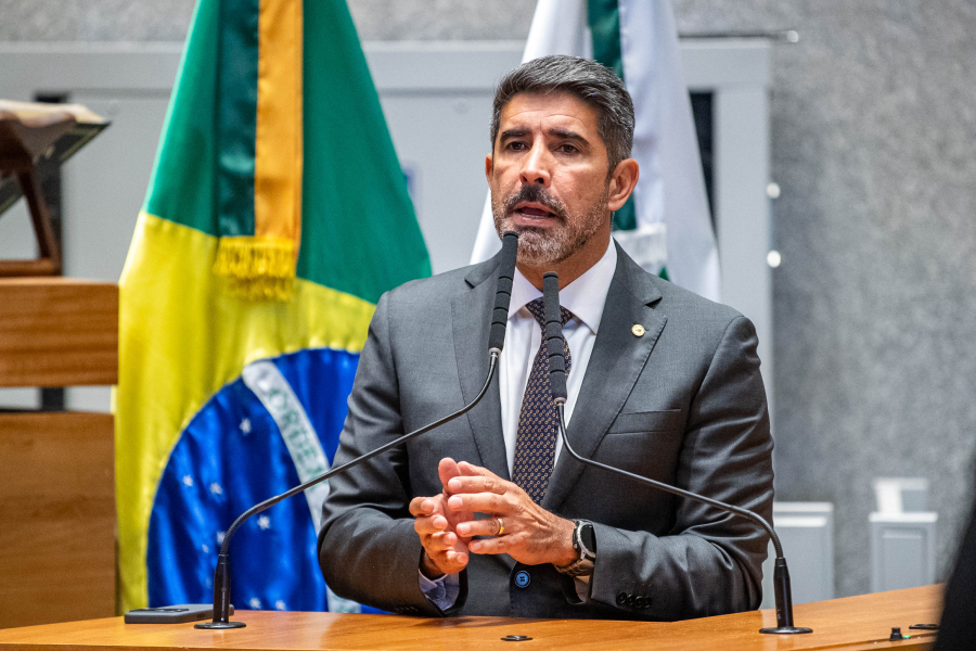 Projeto apoiado por Roosevelt reforça expansão das escolas cívico-militares no DF