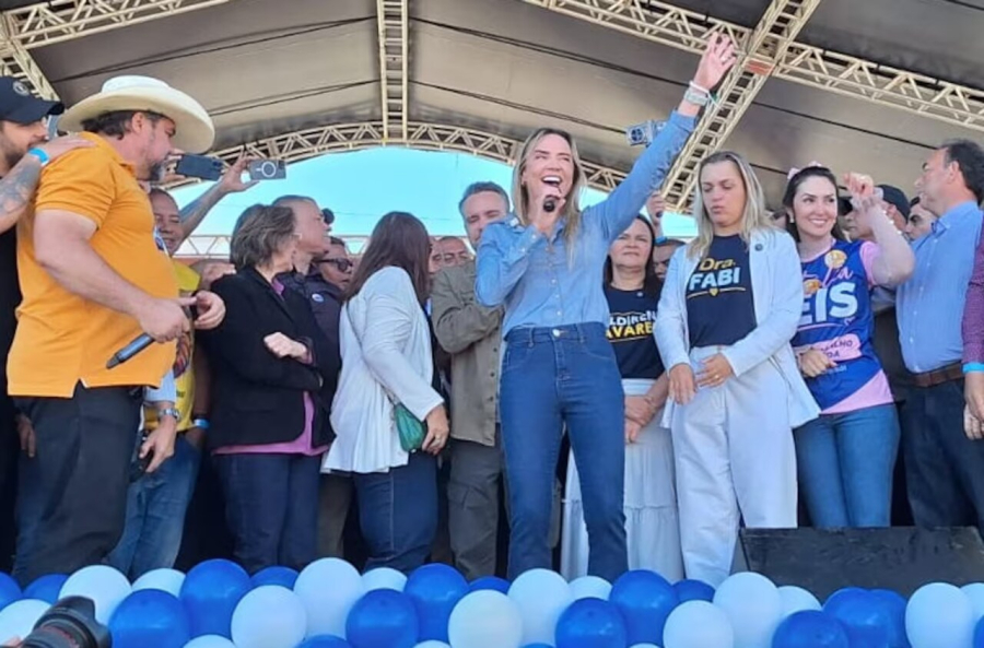 Celina inicia corrida pela reeleição com apoio de peso em Ceilândia