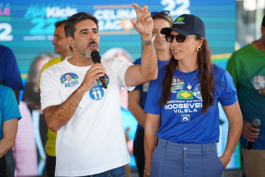 Roosevelt Vilela reúne milhares de bombeiros e mostra força política na reta final da eleição